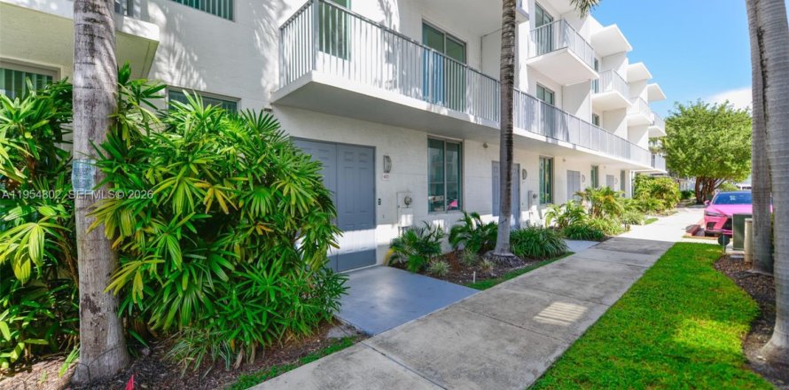 Condominio en Hollywood, Florida, 3 dormitorios № 2009278