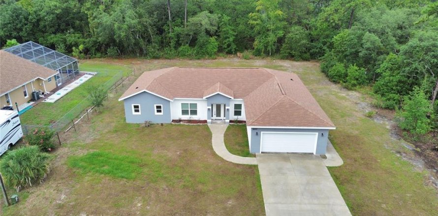 House in Ocala, Florida 3 bedrooms, 178.93 sq.m. № 1766070
