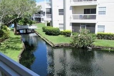 Condominio en alquiler en Saint Petersburg, Florida, 2 dormitorios, 84.08 m2 № 1910424 - foto 2