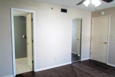 Condo in Saint Petersburg, Florida, 2 bedrooms  № 1910424 - photo 11