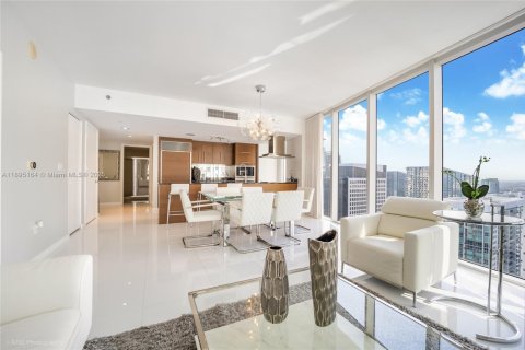 Condominio en alquiler en Miami, Florida, 2 dormitorios, 123.28 m2 № 1947542 - foto 4