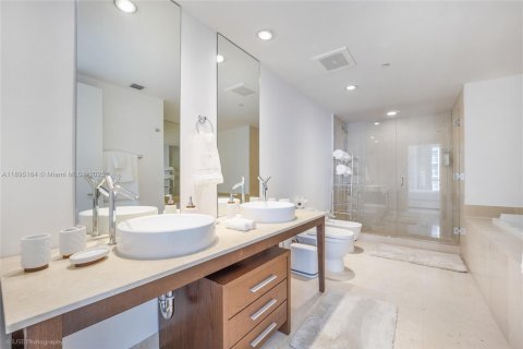 Condominio en alquiler en Miami, Florida, 2 dormitorios, 123.28 m2 № 1947542 - foto 10