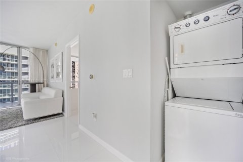 Condominio en alquiler en Miami, Florida, 2 dormitorios, 123.28 m2 № 1947542 - foto 18