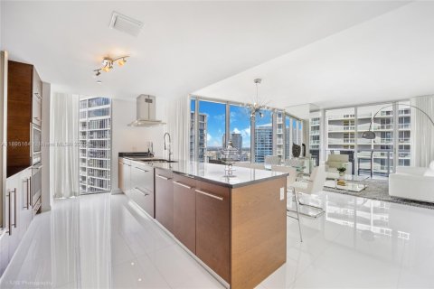 Condominio en alquiler en Miami, Florida, 2 dormitorios, 123.28 m2 № 1947542 - foto 5