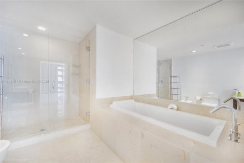 Condominio en alquiler en Miami, Florida, 2 dormitorios, 123.28 m2 № 1947542 - foto 11