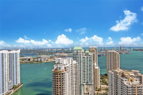 Condominio en alquiler en Miami, Florida, 2 dormitorios, 123.28 m2 № 1947542 - foto 1