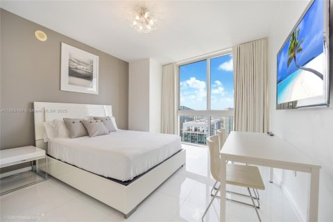 Condominio en alquiler en Miami, Florida, 2 dormitorios, 123.28 m2 № 1947542 - foto 13