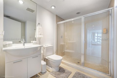Condominio en alquiler en Miami, Florida, 2 dormitorios, 123.28 m2 № 1947542 - foto 17