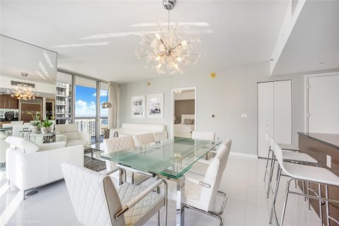Condominio en alquiler en Miami, Florida, 2 dormitorios, 123.28 m2 № 1947542 - foto 3