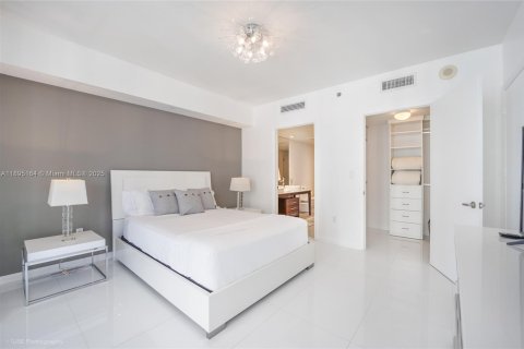 Condominio en alquiler en Miami, Florida, 2 dormitorios, 123.28 m2 № 1947542 - foto 9