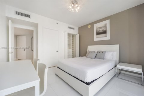 Condominio en alquiler en Miami, Florida, 2 dormitorios, 123.28 m2 № 1947542 - foto 14