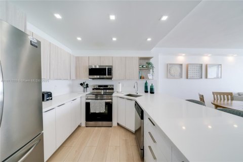 Купить кондоминиум в Майами-Бич, Флорида 2 спальни, 86.4м2, № 1927522 - фото 10