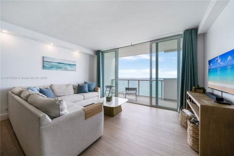 Купить кондоминиум в Майами-Бич, Флорида 2 спальни, 86.4м2, № 1927522 - фото 3