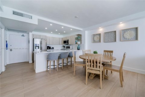 Купить кондоминиум в Майами-Бич, Флорида 2 спальни, 86.4м2, № 1927522 - фото 8