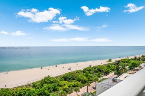 Купить кондоминиум в Майами-Бич, Флорида 2 спальни, 86.4м2, № 1927522 - фото 18