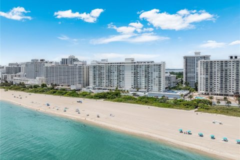 Купить кондоминиум в Майами-Бич, Флорида 2 спальни, 86.4м2, № 1927522 - фото 28