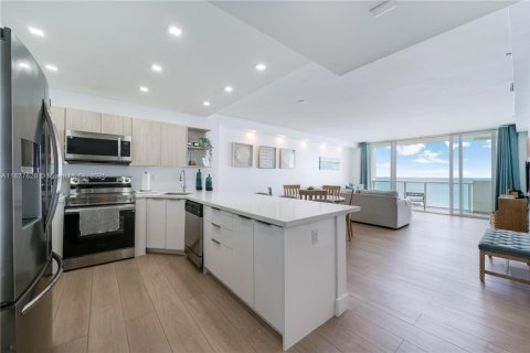 Купить кондоминиум в Майами-Бич, Флорида 2 спальни, 86.4м2, № 1927522 - фото 12