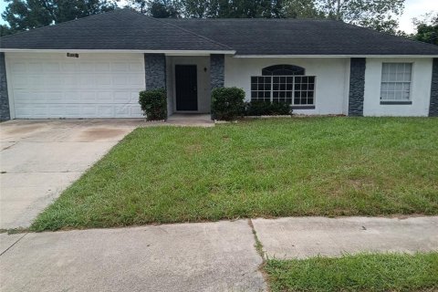 Casa en Deltona, Florida 4 dormitorios, 171.31 m2 № 2280437