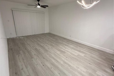 Copropriété à louer à Coral Springs, Floride: 2 chambres, 78.04 m2 № 2047928 - photo 4