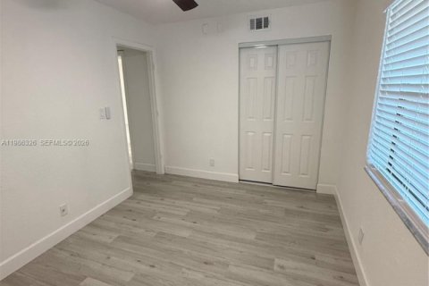 Copropriété à louer à Coral Springs, Floride: 2 chambres, 78.04 m2 № 2047928 - photo 12