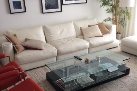Condo in Miami Beach, Florida, 2 bedrooms  № 1953410 - photo 9
