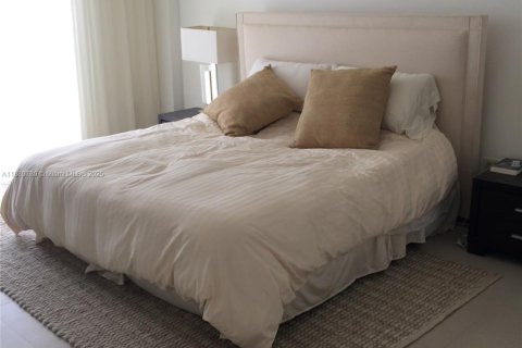 Condo in Miami Beach, Florida, 2 bedrooms  № 1953410 - photo 10