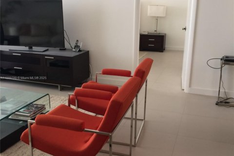 Condo in Miami Beach, Florida, 2 bedrooms  № 1953410 - photo 2
