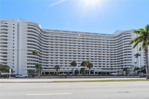 Condo in Miami Beach, Florida, 2 bedrooms  № 1953410 - photo 1