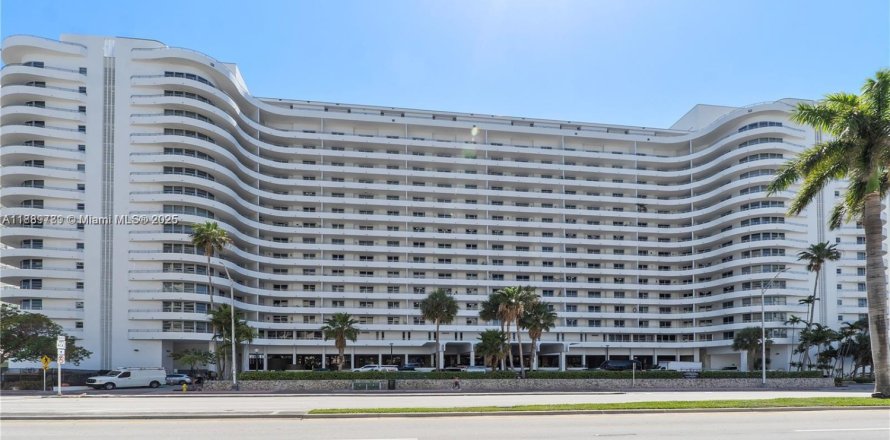 Condo in Miami Beach, Florida, 2 bedrooms  № 1953410