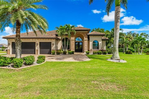 Casa en Port Charlotte, Florida 3 dormitorios, 219.16 m2 № 2379654