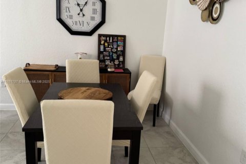 Townhouse in Homestead, Florida 3 bedrooms, 123.19 sq.m. № 1865033 - photo 4
