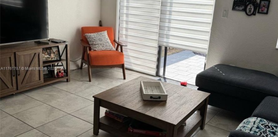 Townhouse in Homestead, Florida 3 bedrooms, 123.19 sq.m. № 1865033