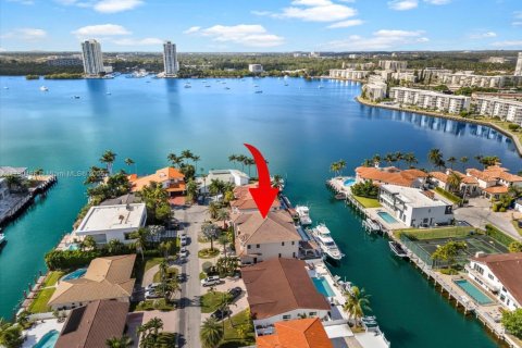 Villa ou maison à vendre à North Miami Beach, Floride: 6 chambres, 505.95 m2 № 1697897 - photo 8