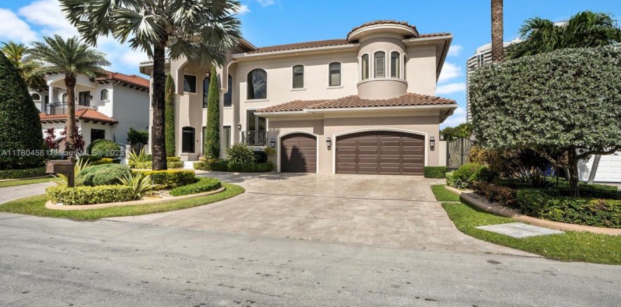 Villa ou maison à North Miami Beach, Floride 6 chambres, 505.95 m2 № 1697897
