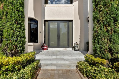 Villa ou maison à vendre à North Miami Beach, Floride: 6 chambres, 505.95 m2 № 1697897 - photo 4