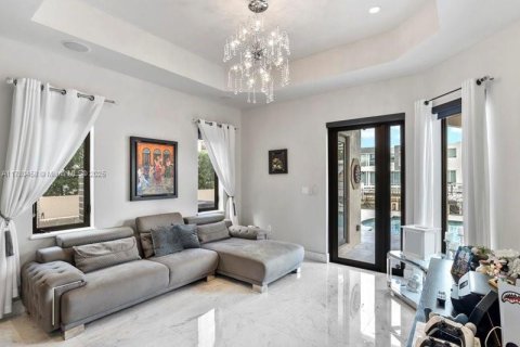 Villa ou maison à vendre à North Miami Beach, Floride: 6 chambres, 505.95 m2 № 1697897 - photo 27