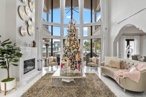 Villa ou maison à vendre à North Miami Beach, Floride: 6 chambres, 505.95 m2 № 1697897 - photo 12