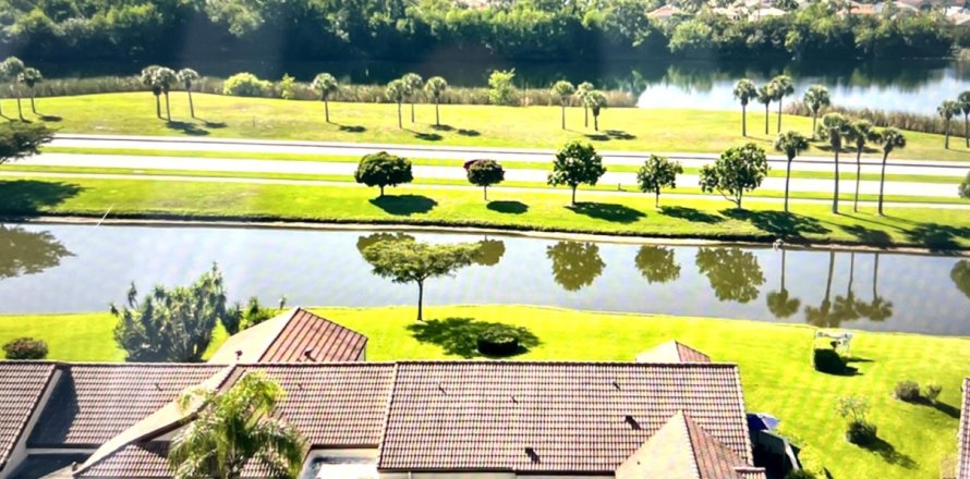 House in Boynton Beach, Florida 3 bedrooms, 132.66 sq.m. № 1009652