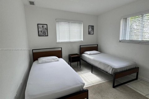 Apartamento en alquiler en Miami, Florida, 2 dormitorios, 1289.86 m2 № 2013350 - foto 14