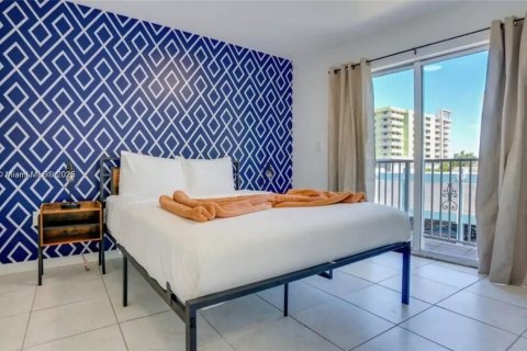 Apartamento en alquiler en Miami, Florida, 2 dormitorios, 1289.86 m2 № 2013350 - foto 9