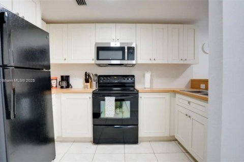 Apartamento en alquiler en Miami, Florida, 2 dormitorios, 1289.86 m2 № 2013350 - foto 5