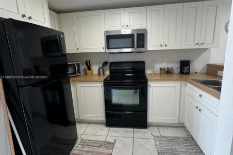 Apartamento en alquiler en Miami, Florida, 2 dormitorios, 1289.86 m2 № 2013350 - foto 7