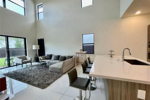 Villa ou maison à vendre à Miami Lakes, Floride: 5 chambres, 283.35 m2 № 1954901 - photo 4