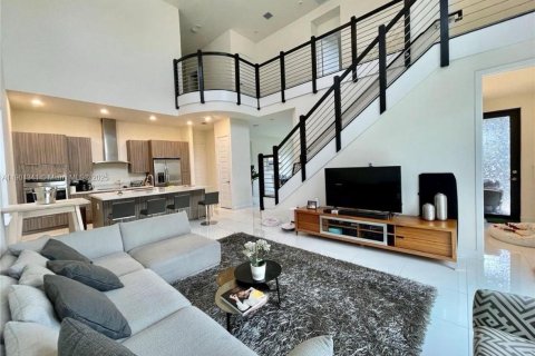 Villa ou maison à vendre à Miami Lakes, Floride: 5 chambres, 283.35 m2 № 1954901 - photo 1