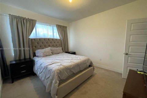 Villa ou maison à vendre à Miami Lakes, Floride: 5 chambres, 283.35 m2 № 1954901 - photo 17