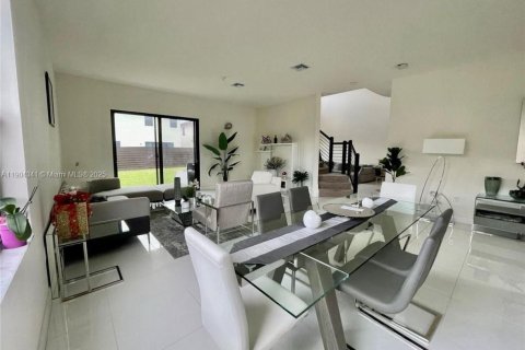 Villa ou maison à vendre à Miami Lakes, Floride: 5 chambres, 283.35 m2 № 1954901 - photo 10