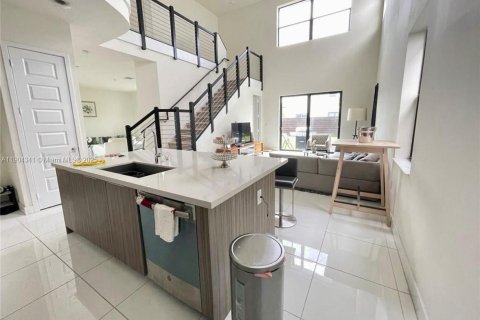 Villa ou maison à vendre à Miami Lakes, Floride: 5 chambres, 283.35 m2 № 1954901 - photo 5