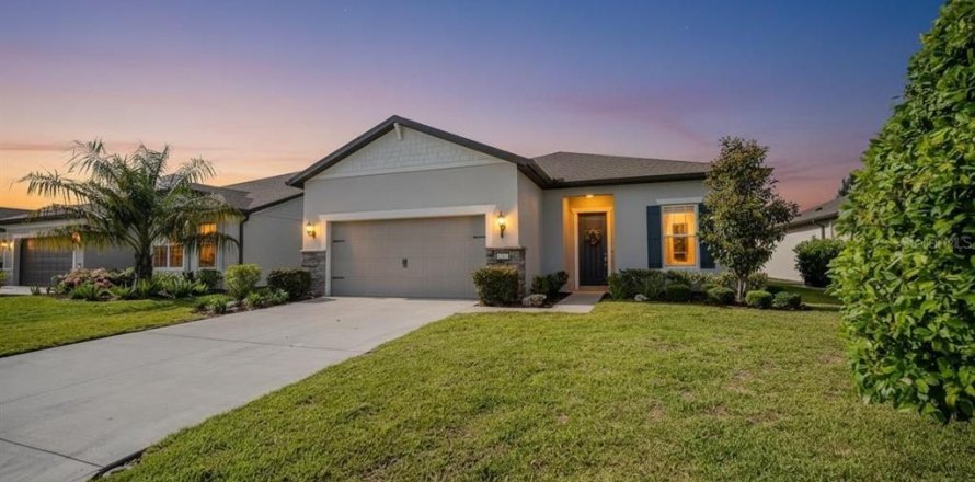 House in Ocala, Florida 3 bedrooms, 194.54 sq.m. № 2101946