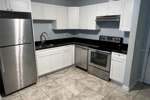 Appartement à louer à Tampa, Floride: 3 chambres, 78.97 m2 № 2095029 - photo 2