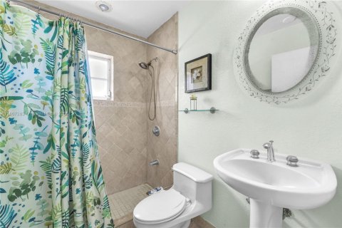 House in Miami Gardens, Florida 4 bedrooms, 196.12 sq.m. № 1745631 - photo 7
